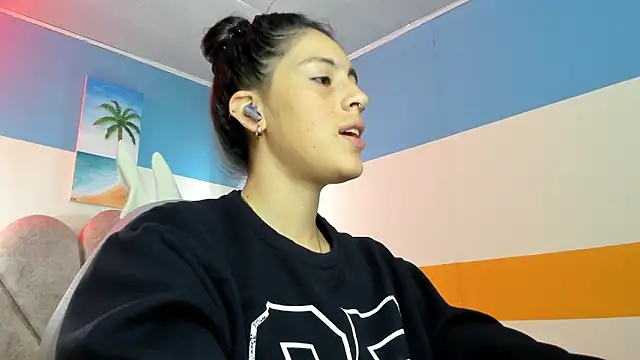 moon winy online show from October 2025 11:31:01 AM