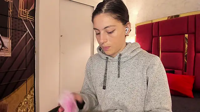 moon winy online show from November 2025 11:35:02 AM