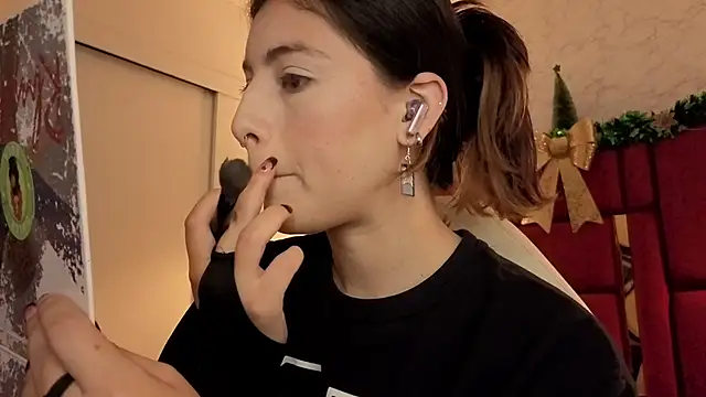 Snapshot of moon_winy chatting on January 2026 12:11:02 PM moon winy online show from January 2026 12:11:02 PM