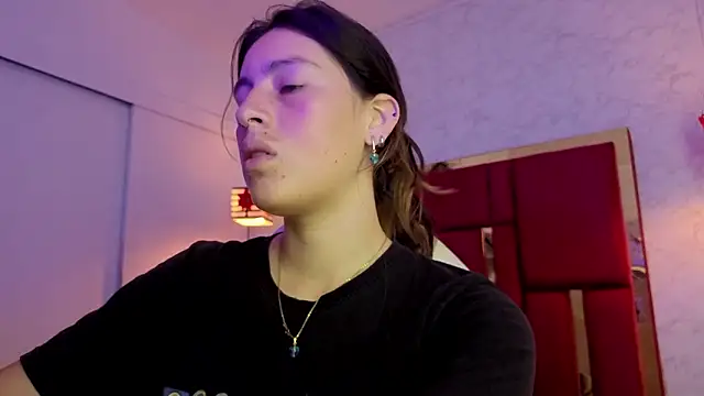 Snapshot of moon_winy chatting on February 2026 11:48:01 AM moon winy online show from February 2026 11:48:01 AM