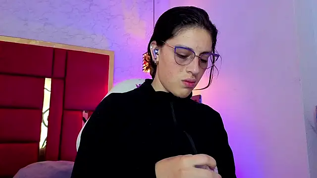 Snapshot of moon_winy chatting on May 2026 11:25:02 AM moon winy online show from May 2026 11:25:02 AM