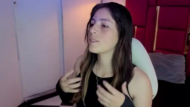 Snapshot of moon_winy chatting on February 2026 12:02:02 PM moon winy online show from February 2026 12:02:02 PM