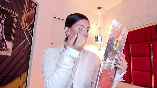 moon winy online show from November 2025 11:33:01 AM