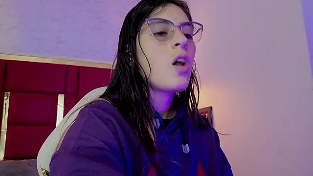 Snapshot of moon_winy chatting on April 2026 11:40:02 AM moon winy online show from April 2026 11:40:02 AM