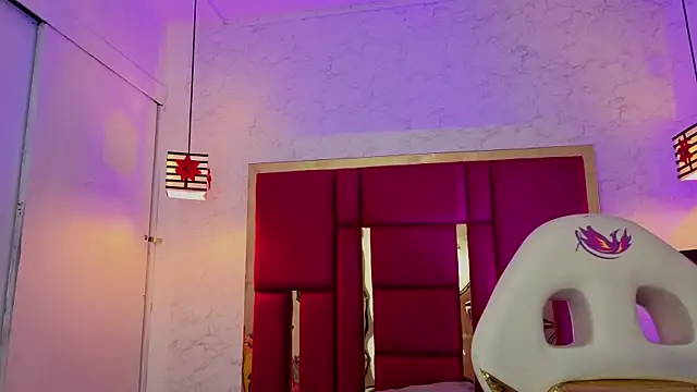 moon winy online show from April 2026 11:46:02 AM