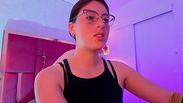 Snapshot of moon_winy chatting on June 2026 12:05:02 PM moon winy online show from June 2026 12:05:02 PM