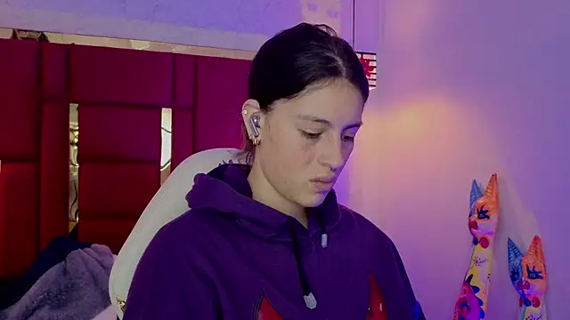 moon winy online show from April 2026 12:01:02 PM