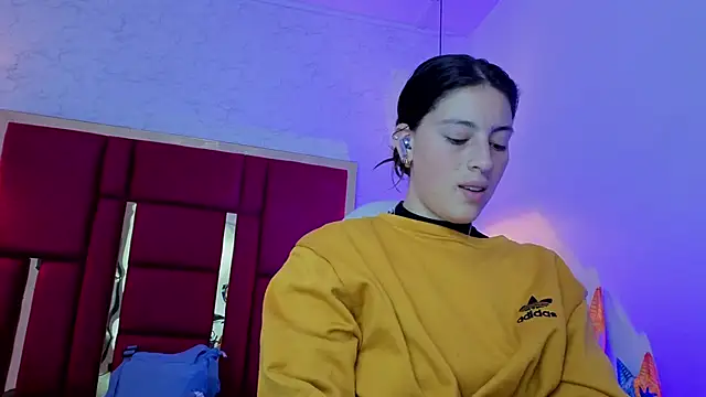 moon winy online show from March 2026 11:23:02 AM