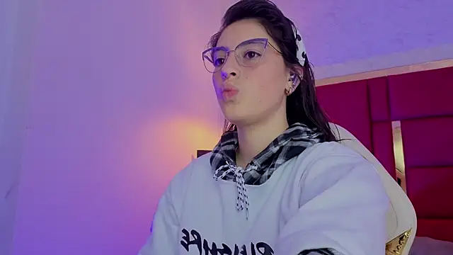 moon winy online show from April 2026 11:33:01 AM