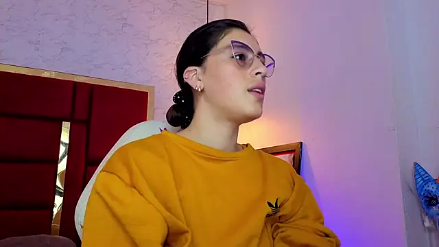 Snapshot of moon_winy chatting on May 2026 11:16:01 AM moon winy online show from May 2026 11:16:01 AM