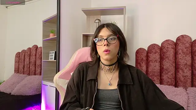 Lullaby Charade online show from December 2025 12:20:02 PM