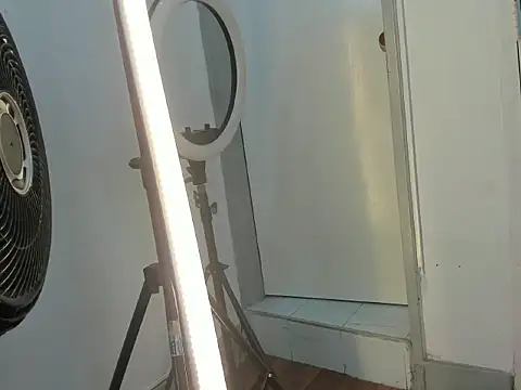 Snapshot of Alanna_miaw chatting on November 2025 05:55:02 AM Alanna miaw online show from November 2025 05:55:02 AM