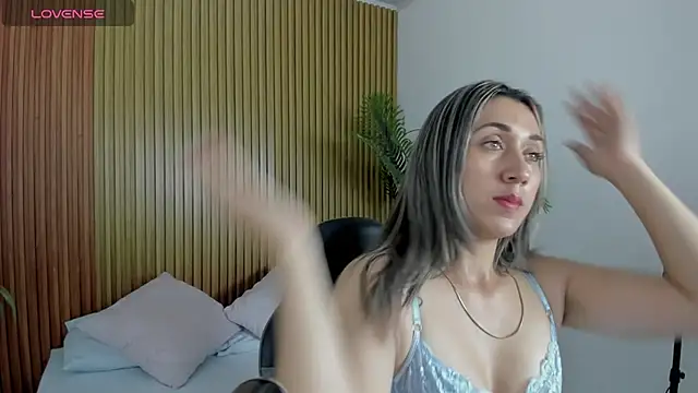 karlyy  online show from November 2025 02:11:02 AM