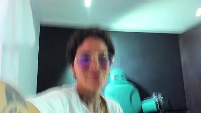 Snapshot of anaroa01 chatting on October 2025 09:47:01 PM anaroa01 online show from October 2025 09:47:01 PM