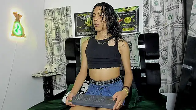 Latin Doll13 online show from October 2025 11:57:02 PM