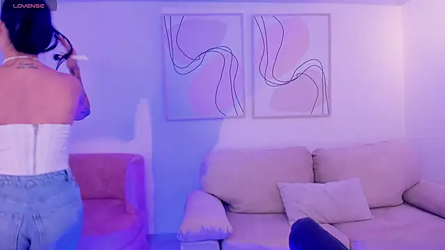 ChristineFord  online show from November 2025 06:00:02 PM