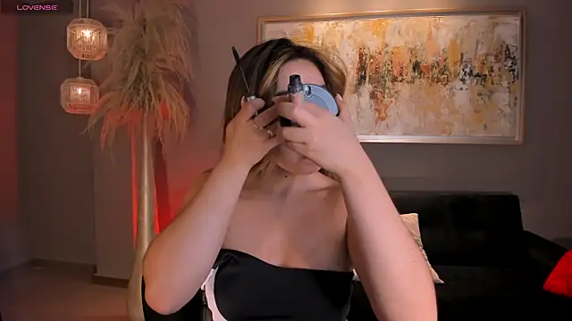 AnnieMonroe1 online show from March 2026 11:27:02 AM