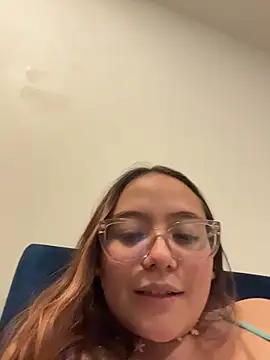 Red Lola  online show from December 2025 01:00:01 AM