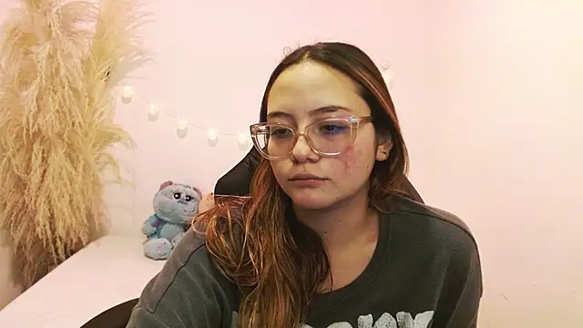 Red Lola  online show from November 2025 10:25:02 PM