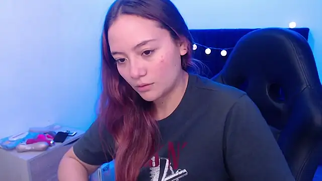 Red Lola  online show from November 2025 02:33:01 PM