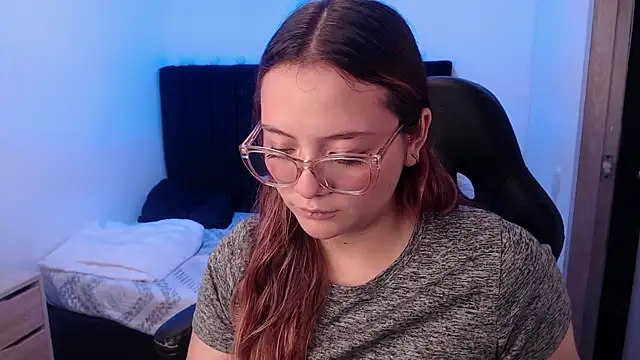 Red Lola  online show from November 2025 01:58:02 PM