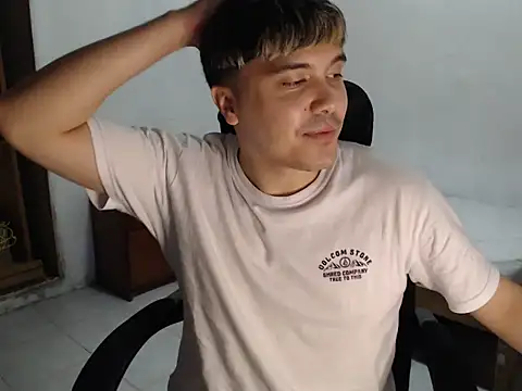 Snapshot of CuteAlexBoy chatting on December 2025 02:19:02 PM CuteAlexBoy online show from December 2025 02:19:02 PM