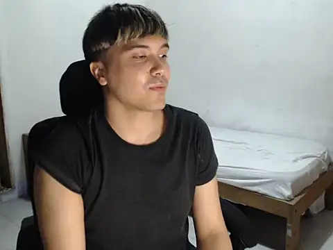 Snapshot of CuteAlexBoy chatting on December 2025 02:31:01 PM CuteAlexBoy online show from December 2025 02:31:01 PM