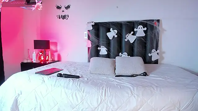 MelanieKimm online show from October 2025 05:34:02 PM