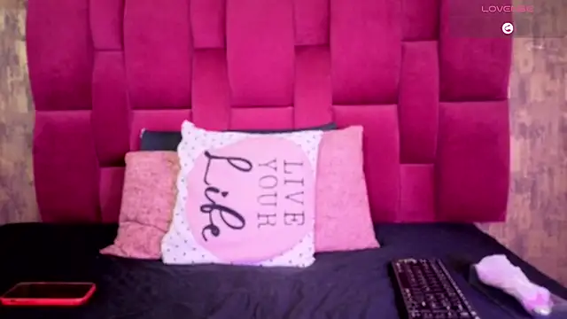 camila  bouzas online show from February 2026 12:07:01 PM