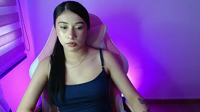 kathy de online show from April 2026 08:32:01 PM