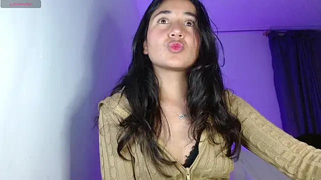 Snapshot of naomy_rain chatting on October 2025 05:17:02 AM naomy rain online show from October 2025 05:17:02 AM