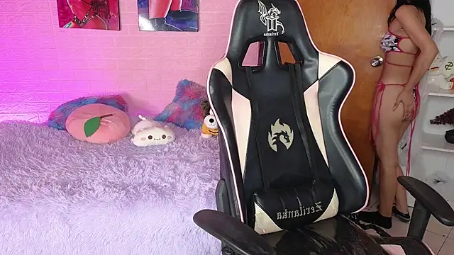 pinkygirl18 online show from November 2025 05:35:02 AM