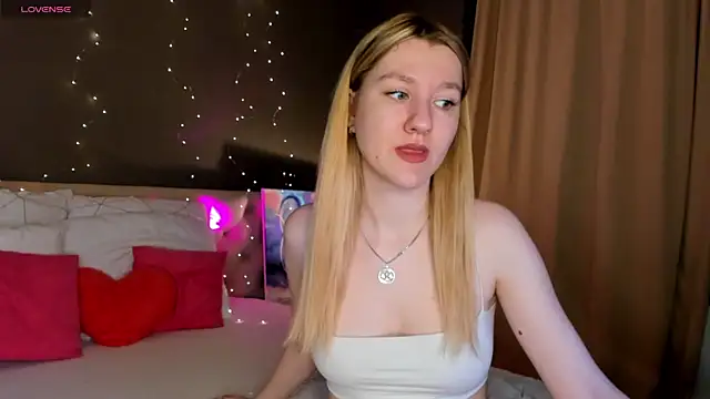 LinaRayy online show from November 2025 09:13:02 AM