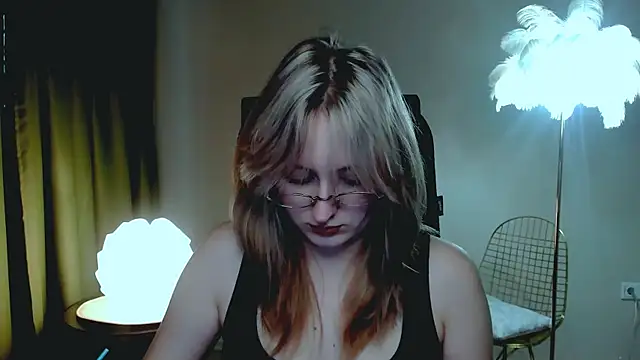 Snapshot of ScarlettScril chatting on October 2025 06:26:02 AM ScarlettScril online show from October 2025 06:26:02 AM