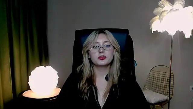 Snapshot of ScarlettScril chatting on October 2025 01:35:02 PM ScarlettScril online show from October 2025 01:35:02 PM
