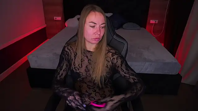 Snapshot of VixenMuse chatting on December 2025 09:14:01 PM VixenMuse online show from December 2025 09:14:01 PM