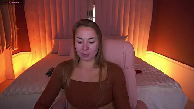 Snapshot of VixenMuse chatting on October 2025 08:39:02 PM VixenMuse online show from October 2025 08:39:02 PM