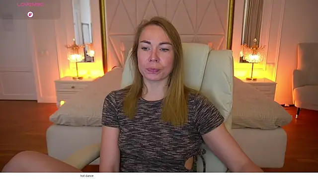 Snapshot of VixenMuse chatting on June 2026 08:46:01 PM VixenMuse online show from June 2026 08:46:01 PM