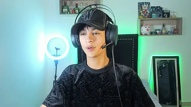 Alejo Desire online show from November 2025 04:00:02 AM