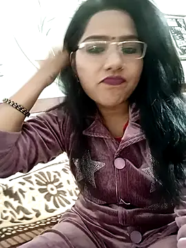 Vanshika1432 online show from December 2025 12:40:01 PM