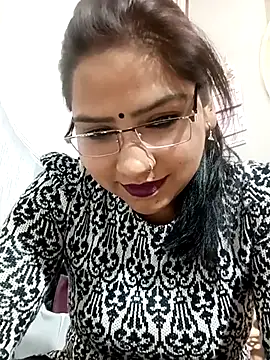 Vanshika1432 online show from December 2025 11:55:01 AM