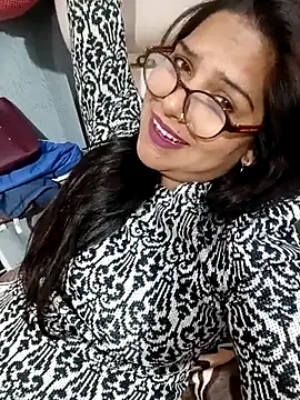 Vanshika1432 online show from November 2025 04:55:02 PM