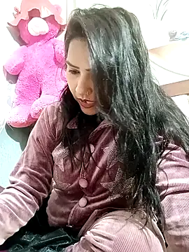 Vanshika1432 online show from December 2025 01:50:01 PM