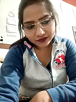 Vanshika1432 online show from December 2025 09:53:01 AM