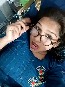 Vanshika1432 online show from October 2025 05:12:02 PM