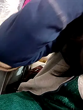 Vanshika1432 online show from December 2025 07:40:02 AM