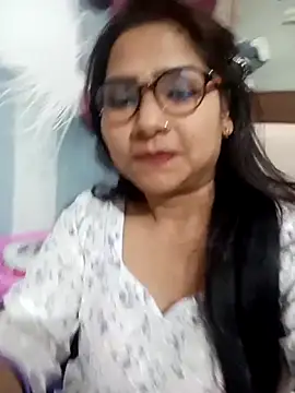 Vanshika1432 online show from November 2025 05:08:02 PM