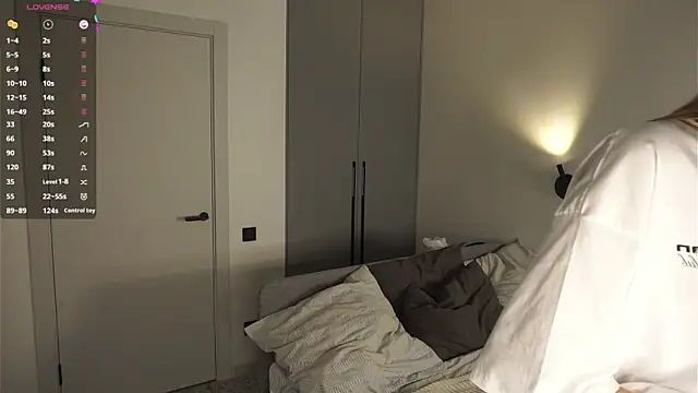 BrynnHolverson online show from November 2025 06:19:01 PM