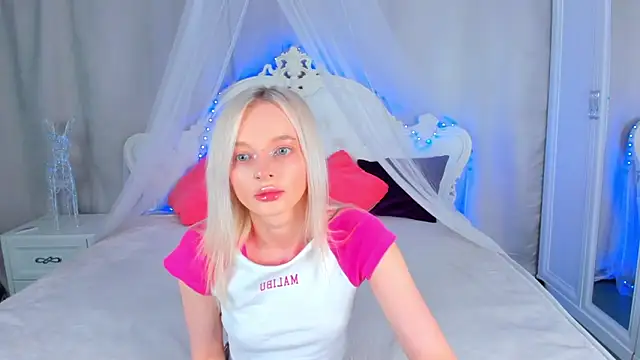Snapshot of AlessaKiss chatting on June 2026 02:17:01 AM AlessaKiss online show from June 2026 02:17:01 AM