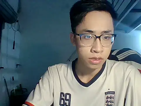 liamhn2k4 online show from October 2025 02:38:01 PM